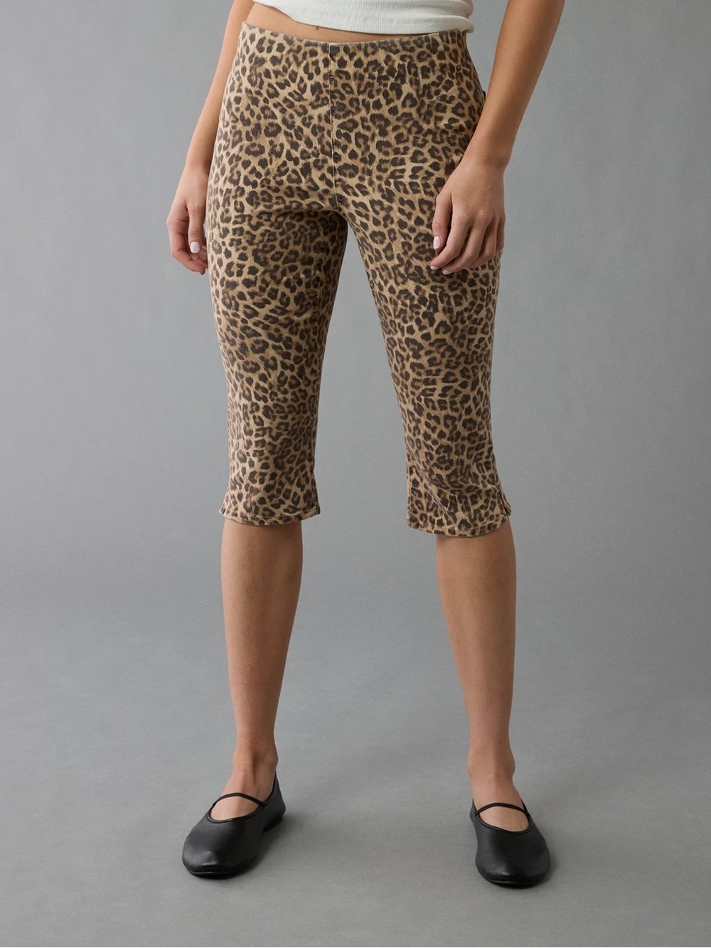 American Eagle Stretch Low Rise Leopard Capri Pants : Medium
